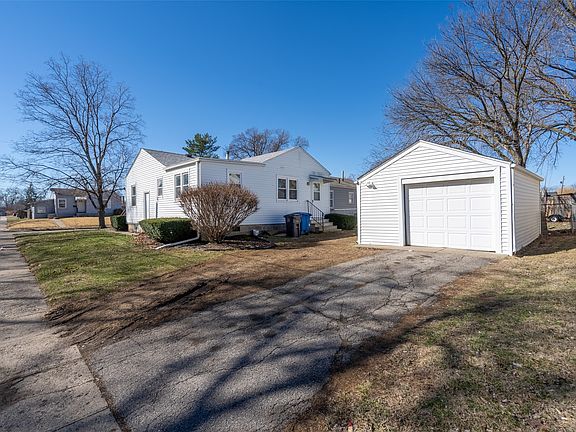 3rd image of 5701 Holcomb Ave