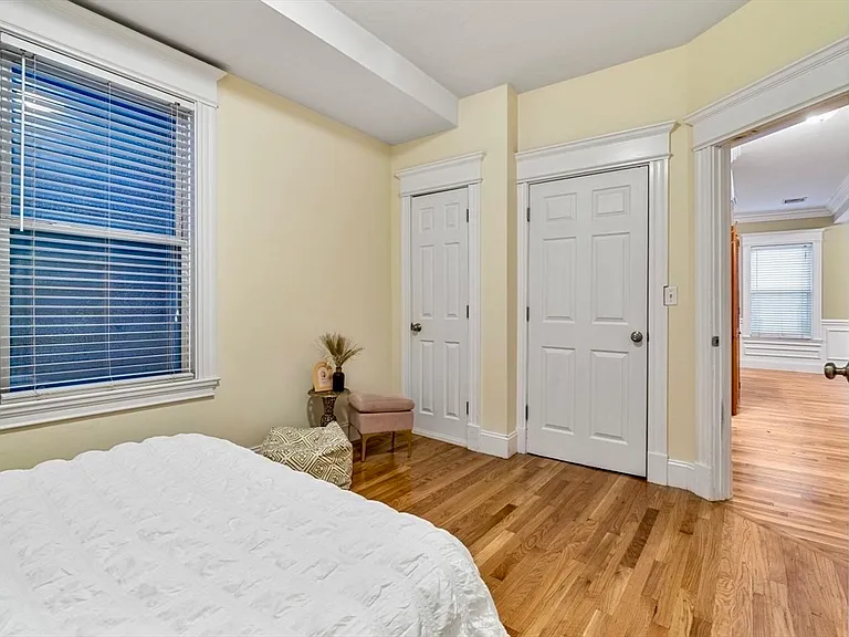 132 W 8th St #3 — Photo 6
