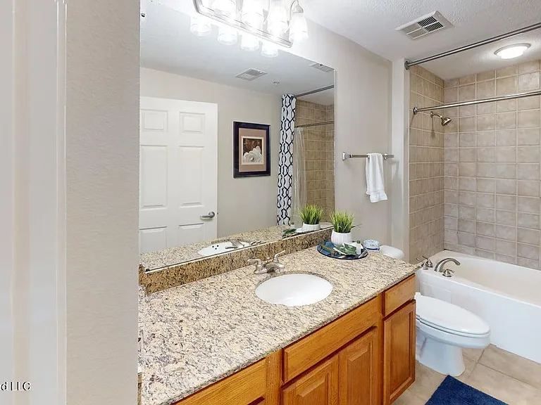 2228 Beach Dr #404 — Photo 8