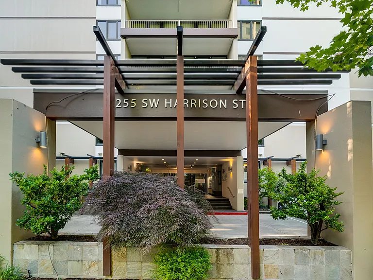 255 SW Harrison St #21G — Photo 2