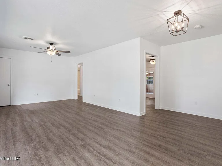 2508 Shady Ln — Photo 6