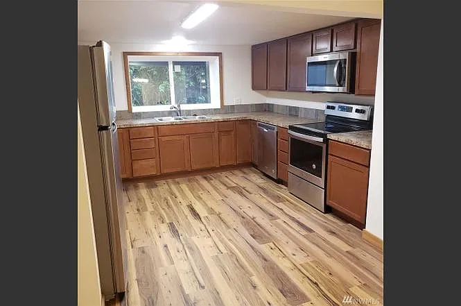 229 Grant St — Photo 2