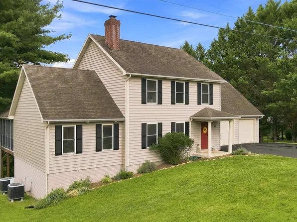 917 Avon Bend Rd, Charles Town, WV 25414