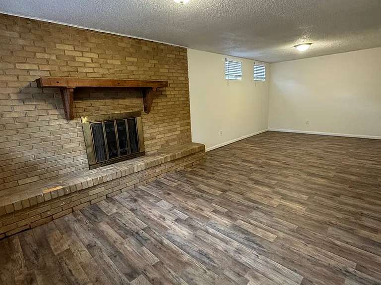 4323 W Bethany Dr — Photo 4