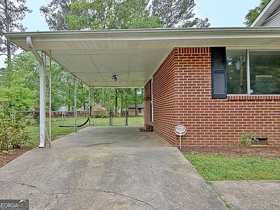 4th image of 745 Anderson Dr