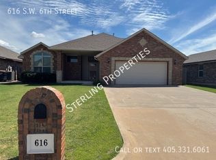 616 SW 6th St, Moore, OK 73160