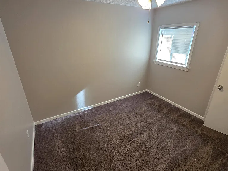 8 W Windsor Dr — Photo 16