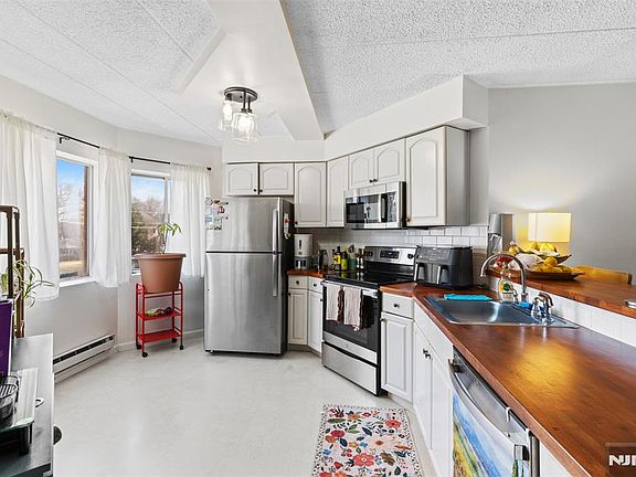 2nd image of 290 Anderson St APT 2A