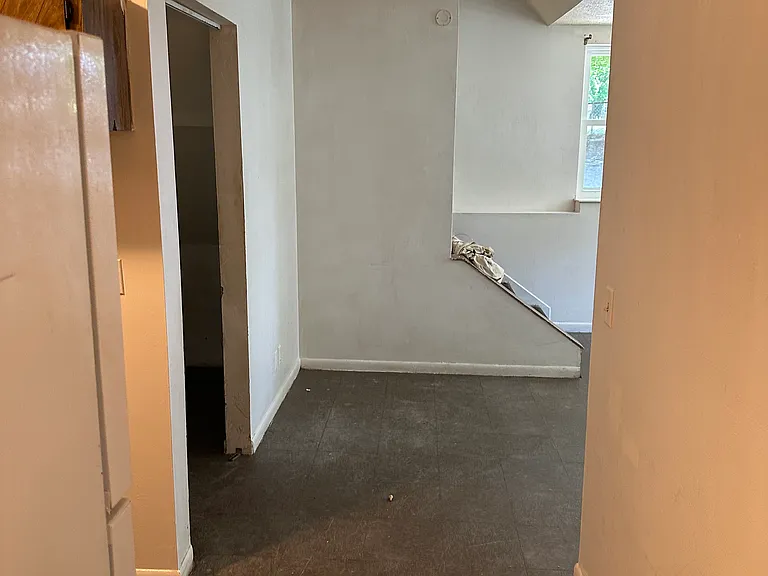 255 Crandall St #B — Photo 10