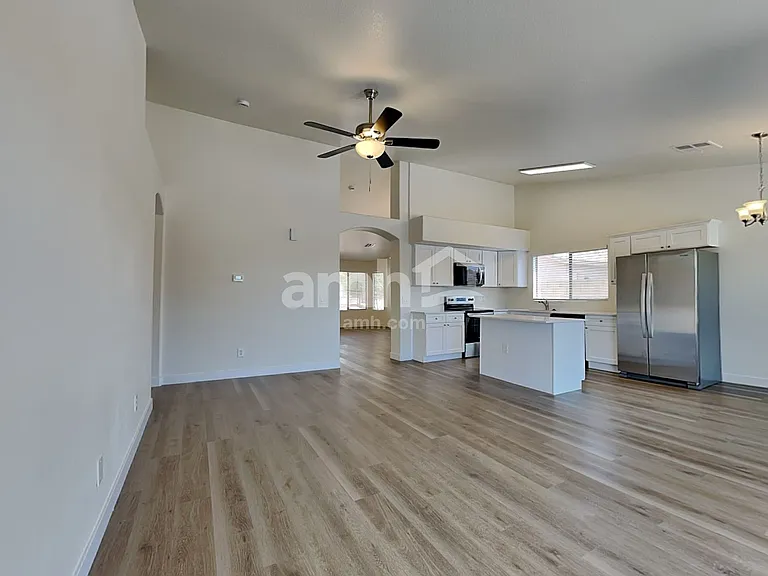 7599 W Vermont Ave — Photo 5
