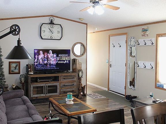 2 beds & 1 bath down hall