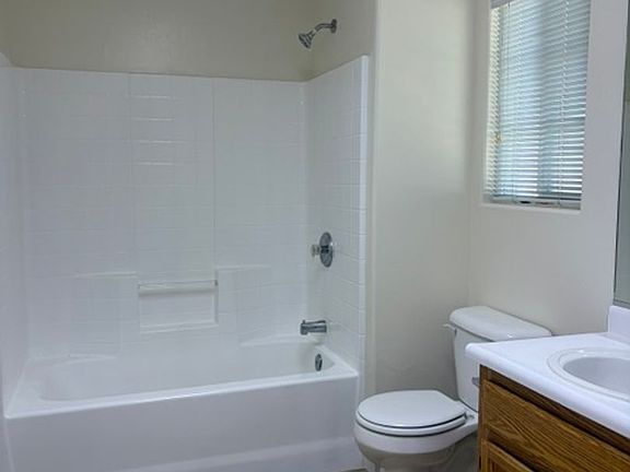 4th image of 631 Greenwood Meadow Ln