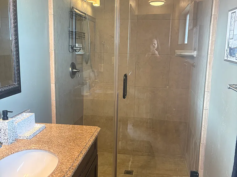 1402 Canterbury Dr #B — Photo 4