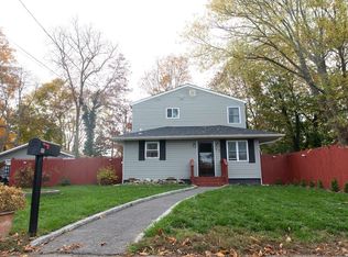 92 Washington Dr, Mastic Beach, NY 11951