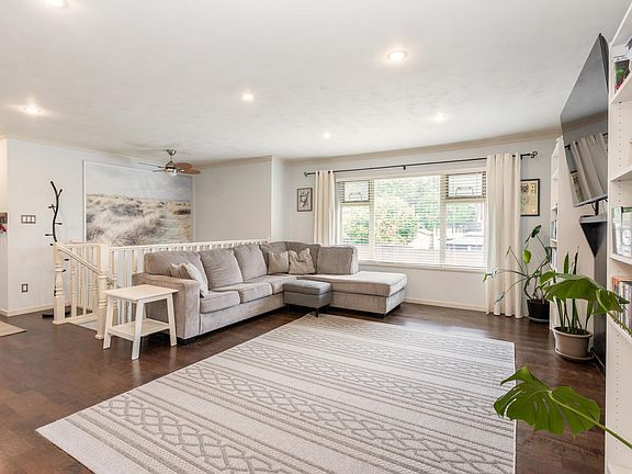 2nd image of 26481 30a Ave