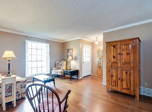 2nd image of 2618 Northview Dr