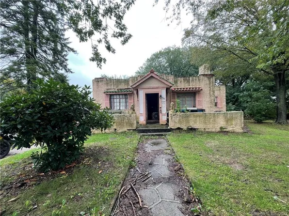 805 Jefferson Avenue, Waterford, CT 06385