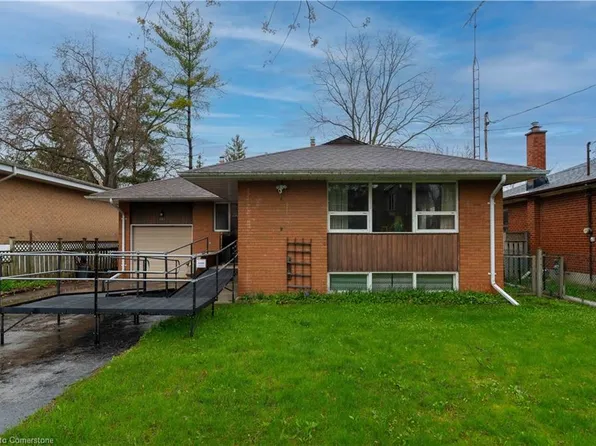 893 8th St, Mississauga, ON L5E 1R3