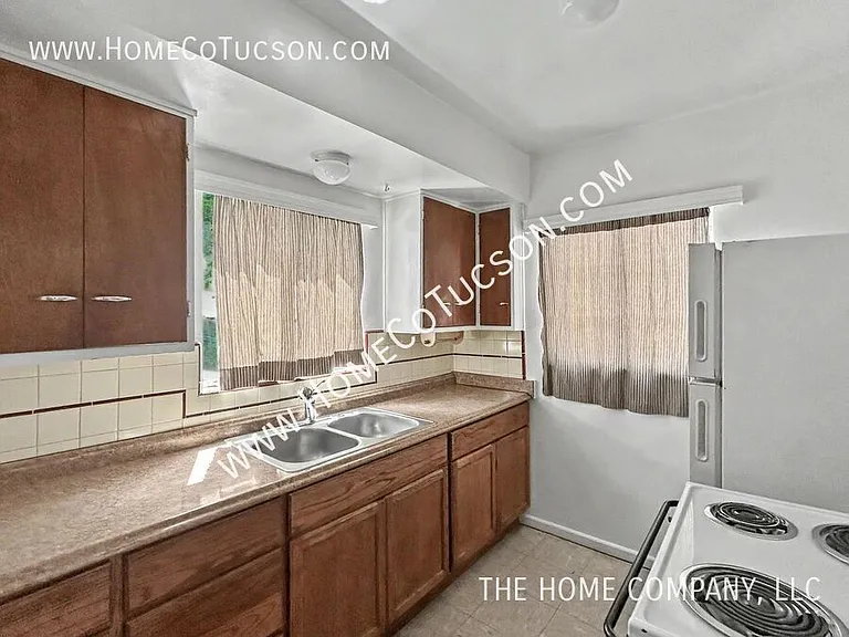 4531 E 8th St — Photo 7