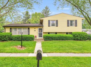 2302 Southmoor Dr, Champaign, IL 61821