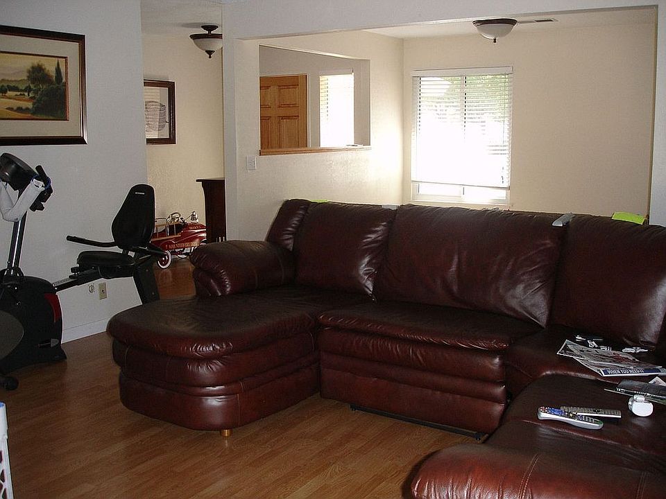 2nd image of 8102 N Mariposa St