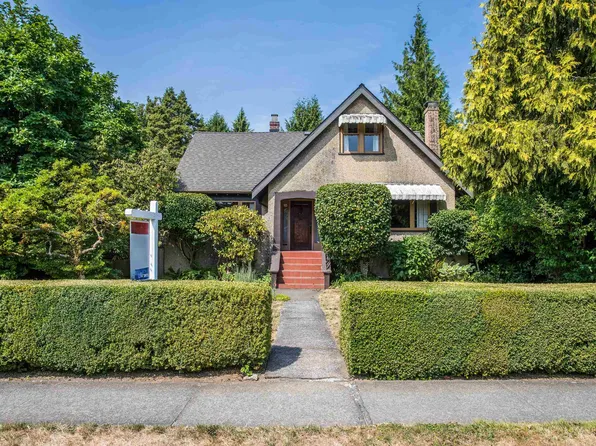 6857 Laburnum St, Vancouver, BC V6P 5M8