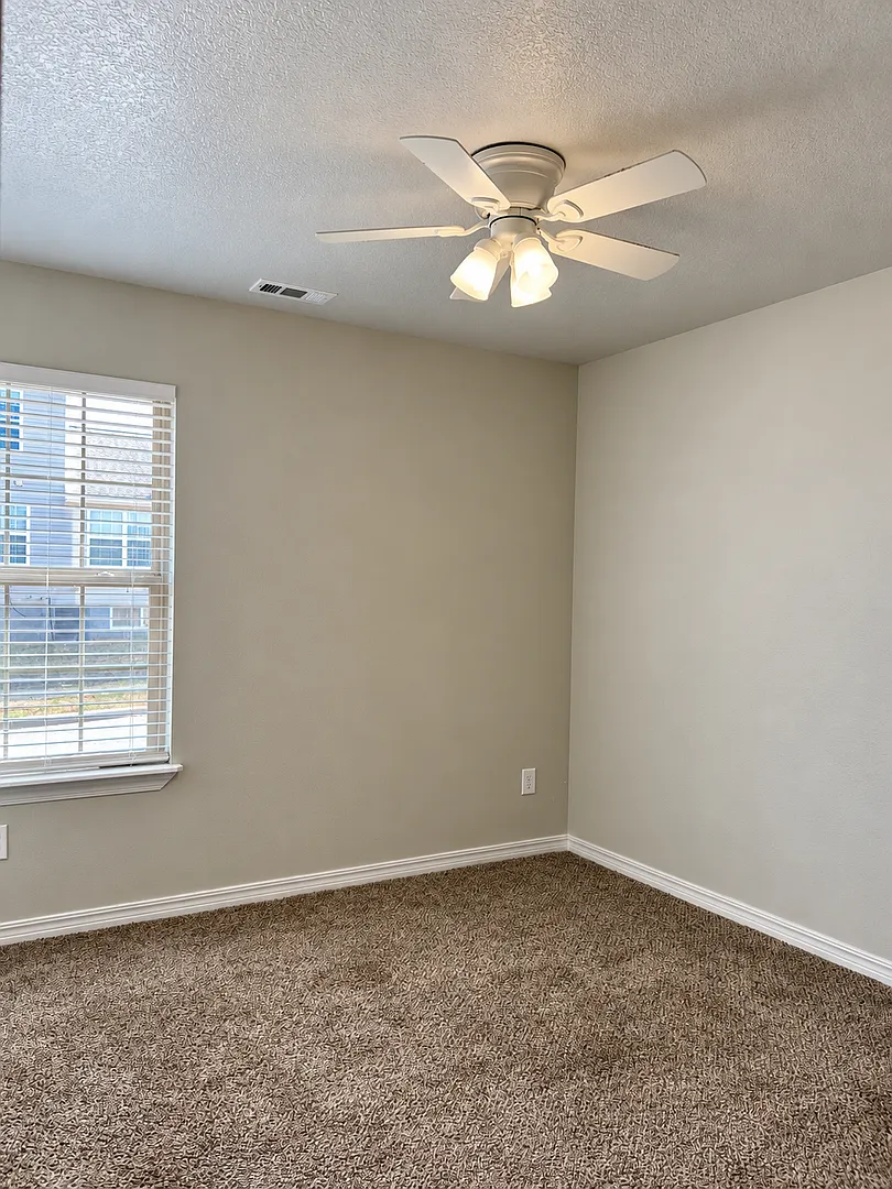 Adorable 3 Bedroom Home — Photo 4