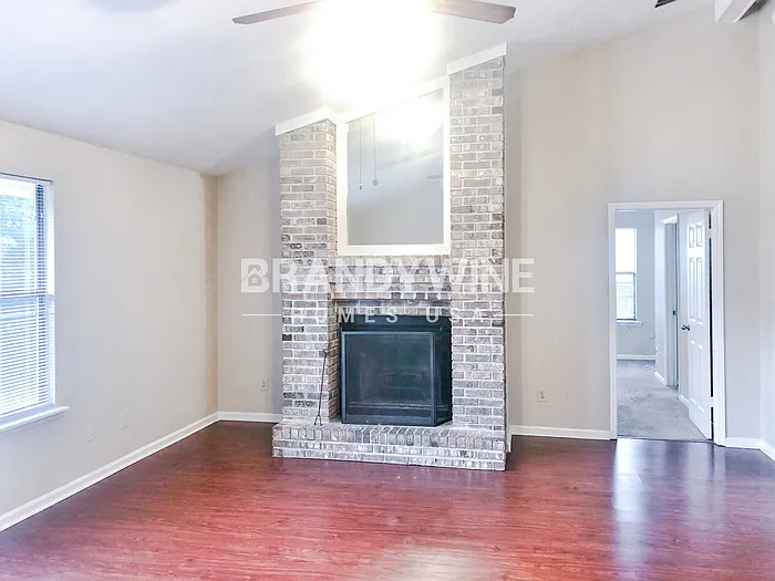 3363 Hampstead Dr — Photo 3