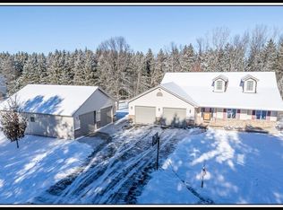 W9372 Garvey Rd, Hortonville, WI 54944