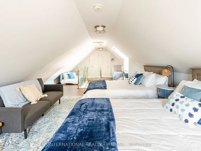 2256 Queen St E #1 — Photo 10