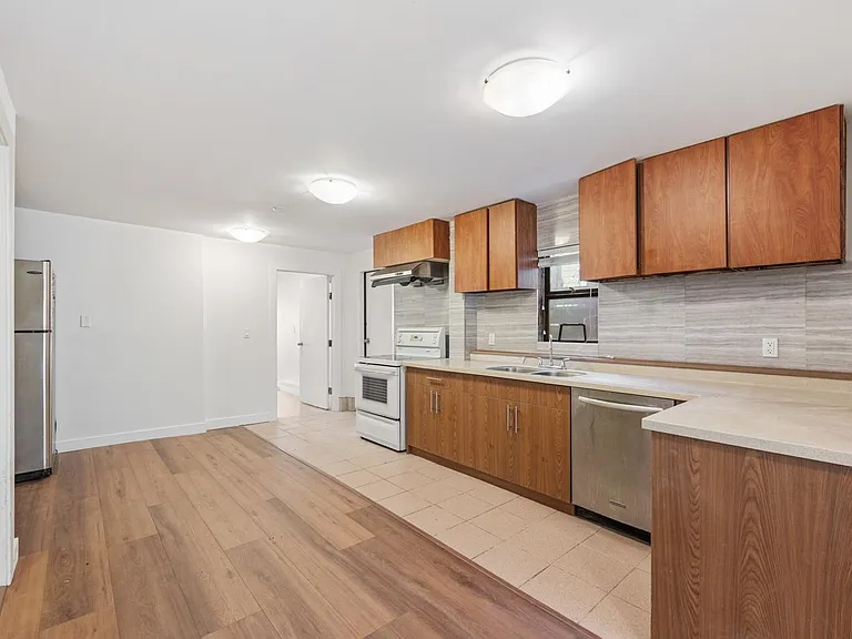 547 E 12th Ave #LOWER LEVEL — Photo 3