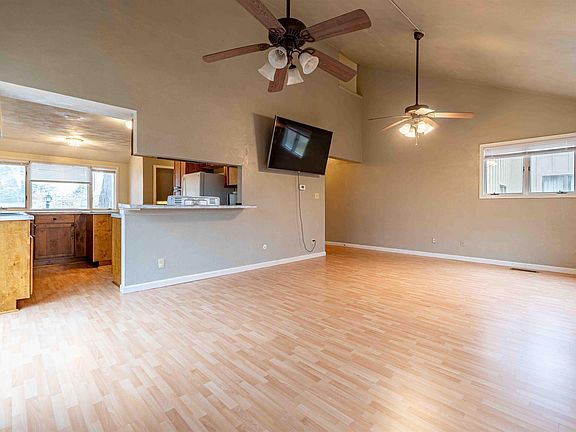 3rd image of 5915 N Oak Grove Pl #104