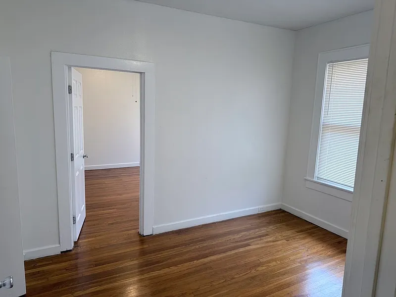 2 bed, 1.0 bath, 900 sqft, $900 — Photo 3