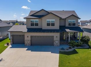 449 S Pond Ct E, West Fargo, ND 58078