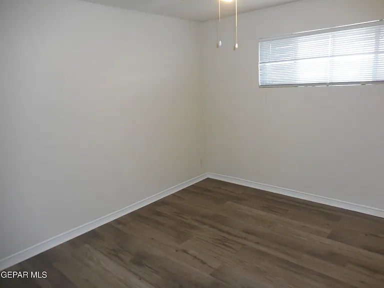 701 W Yandell Dr #8 — Photo 9