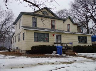 111 Hawkins Ave, Charles City, IA 50616