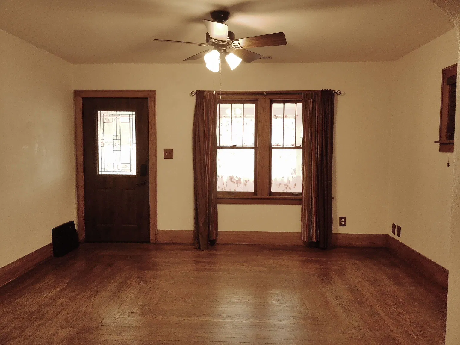 4 bed, 1968 sqft, $1,700 — Photo 2