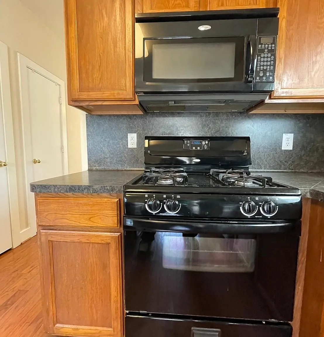 3 bed, 2.5 bath, 1672 sqft, $1,850 — Photo 2