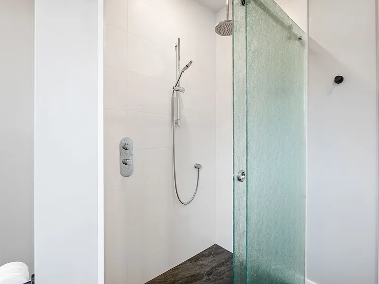 260 Wellington Cres #11 — Photo 24