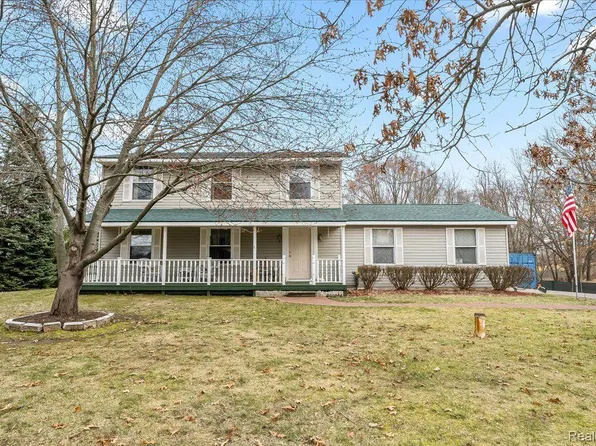 2723 E Wardlow Rd, Highland, MI 48356