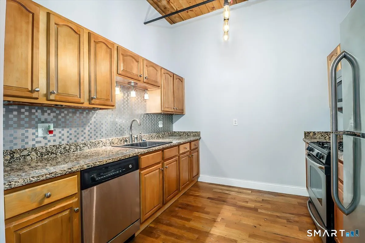 2 bed, 2.0 bath, 1300 sqft, $2,500 — Photo 4