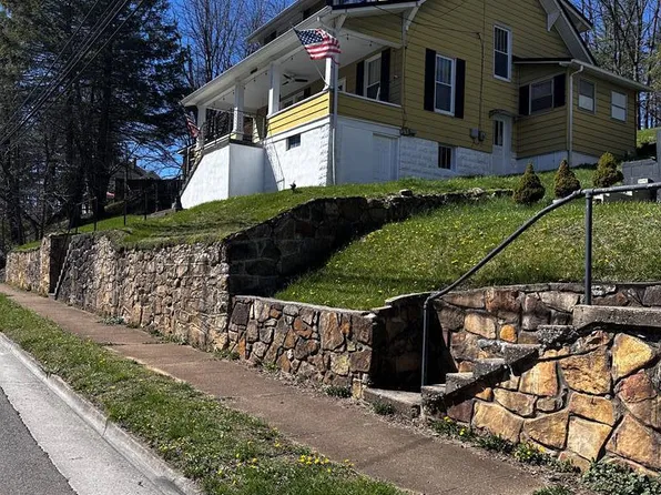 1922 Virginia Ave, Bluefield, VA 24605