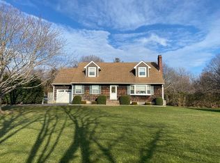 650 Cox Neck Rd, Mattituck, NY 11952