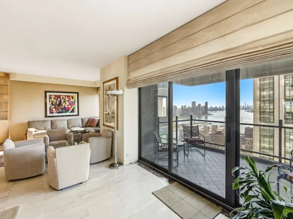 425 East 58th Street image 3 of 14