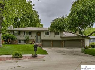 10418 M St, Omaha, NE 68127