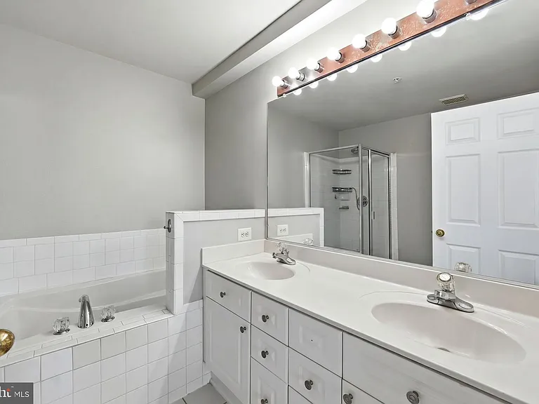 2489 Quick St #304 — Photo 18