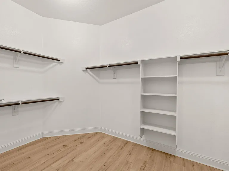 9670 Lance Dr — Photo 11