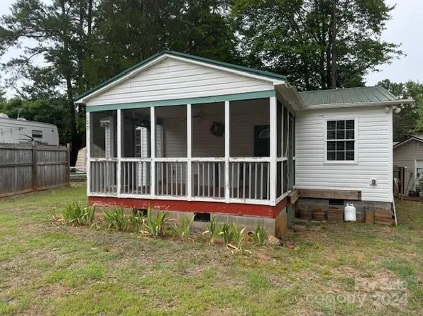 105 Elm Ct, Mount Gilead, NC 27306