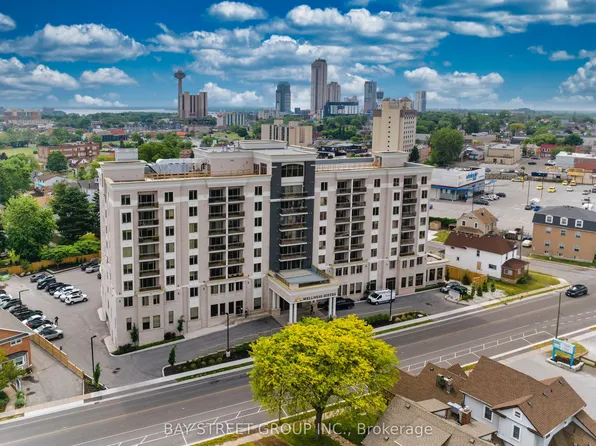 5698 Main St, Niagara Falls, ON