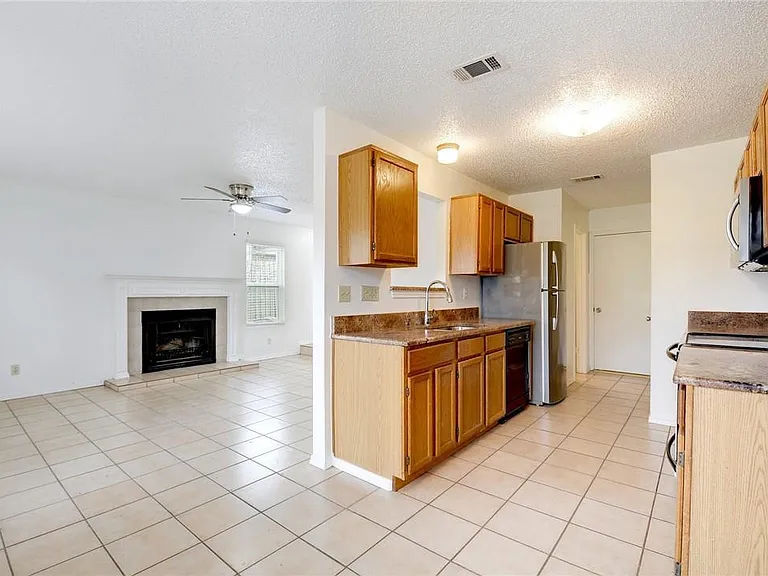6102 Parkwood Dr #A — Photo 8